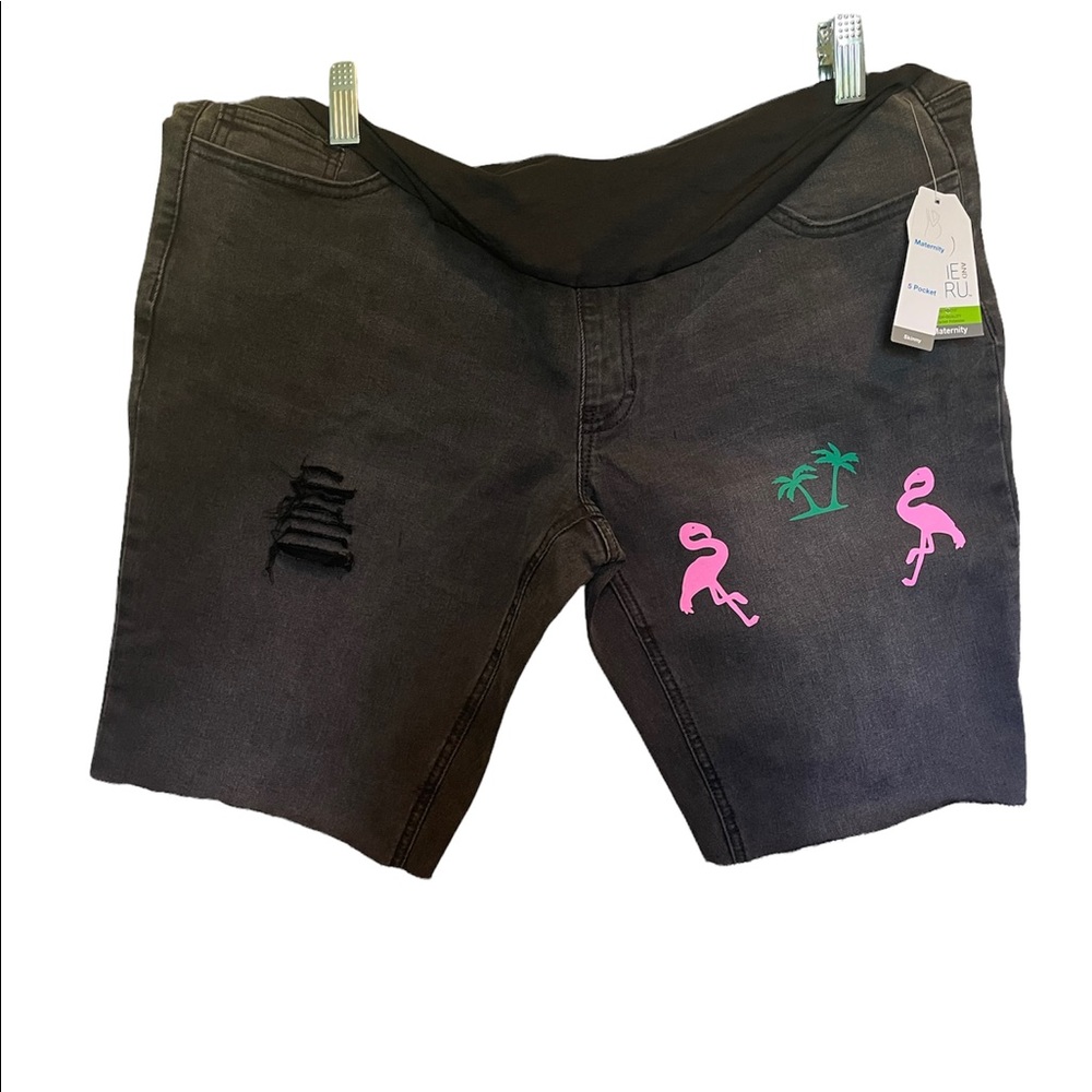 Handcrafted Maternity Gray Skinny Distressed Jean Flamingo Shorts Size Large